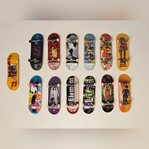 Tech Deck Fingerboard Lot 19pcs Decks Wheels Trucks Bonus Parts Set